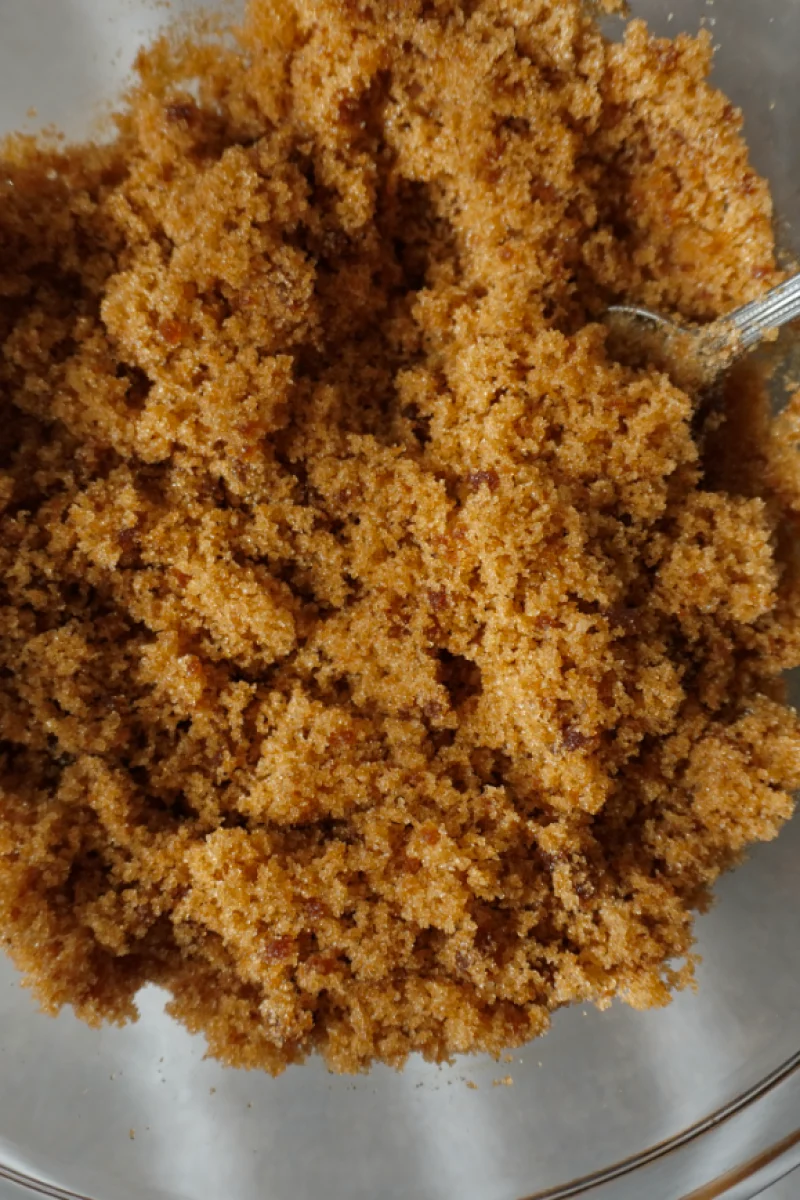 bowl of brown sugar